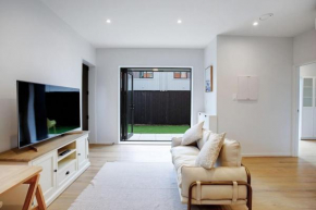 Urban Vogue Escape with Parking and Air-con